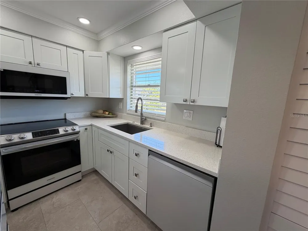 102 46TH AVENUE TERRACE W #403 Bradenton, FL 34207