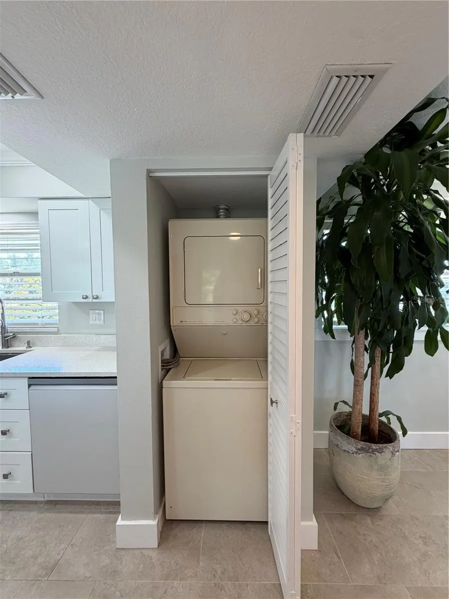 102 46TH AVENUE TERRACE W #403 Bradenton, FL 34207