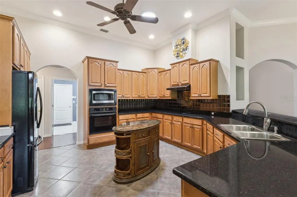 5607 SIR CHURCHILL DRIVE Leesburg, FL 34748