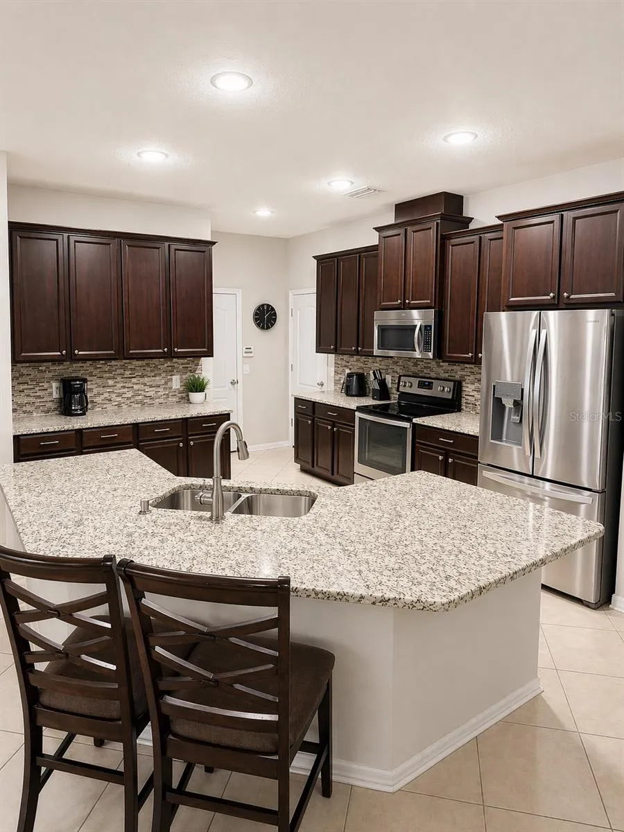 2514 CROSS MORE STREET Valrico, FL 33594