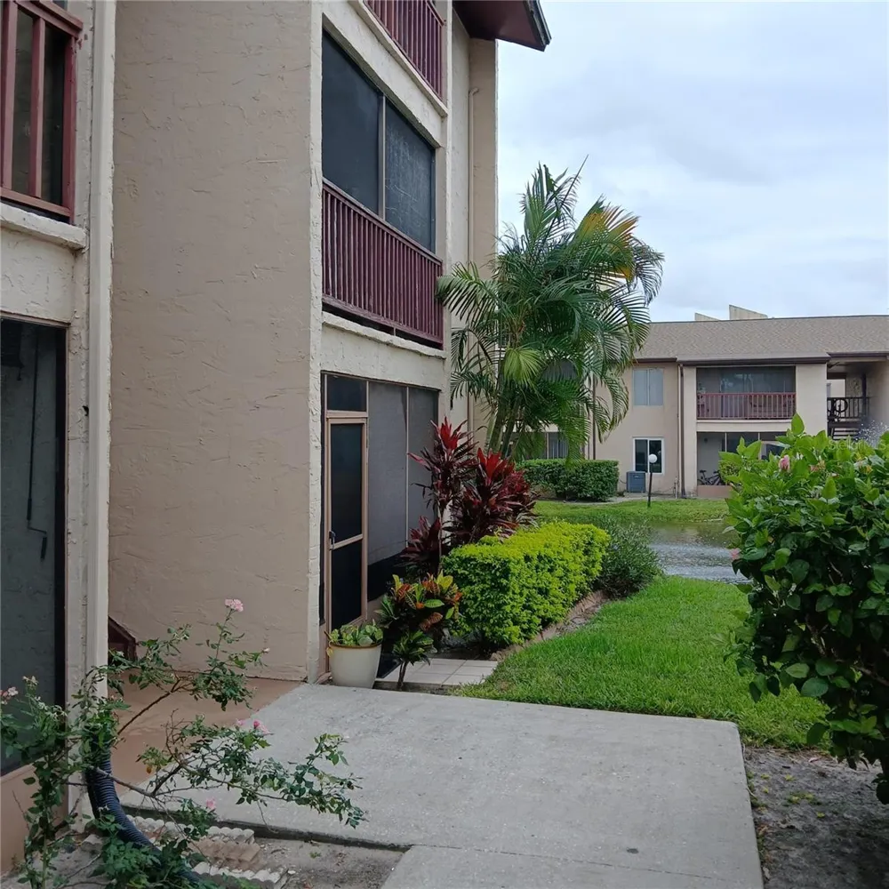 8602 CHAMPLAIN #87 Tampa, FL 33614