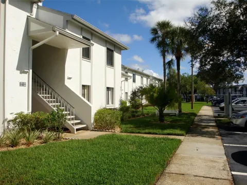 111 E CYPRESS COURT #111