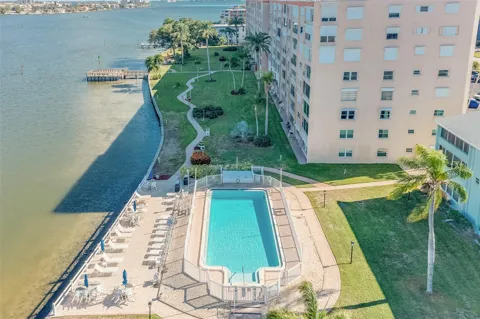 1847 SHORE DRIVE S #117