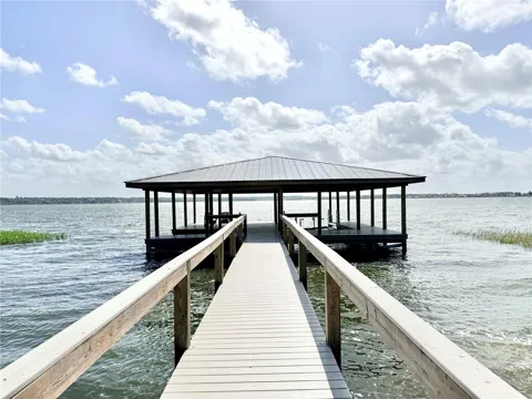 3155 LAKESHORE DRIVE
