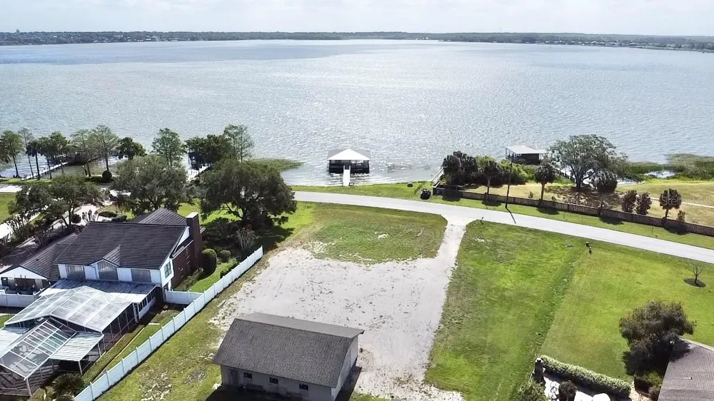 3155 LAKESHORE DRIVE Mount Dora, FL 32757