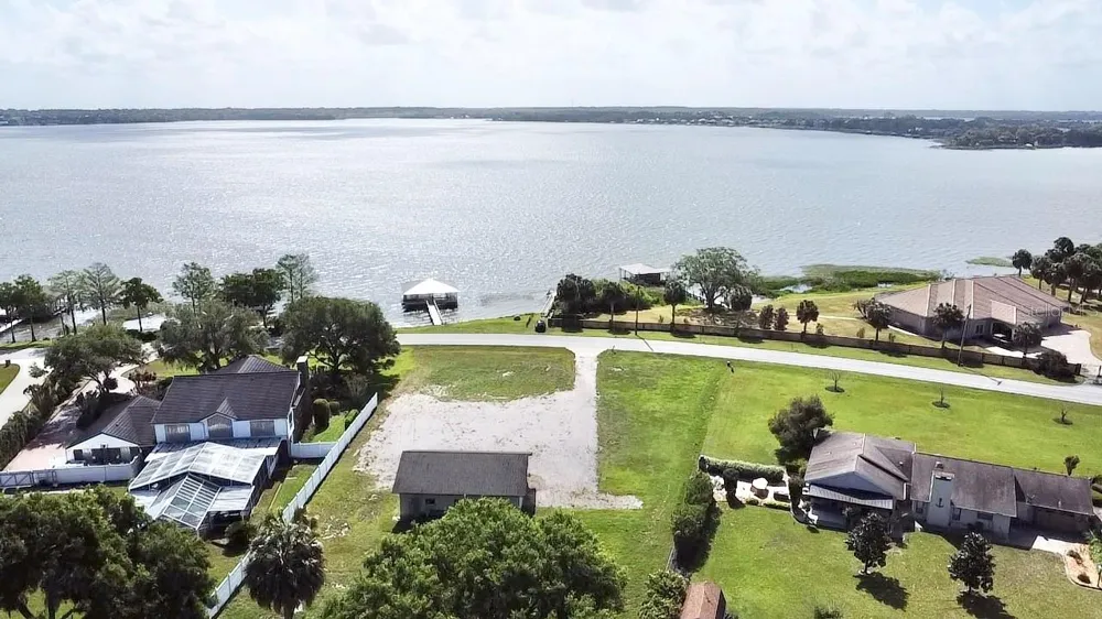 3155 LAKESHORE DRIVE Mount Dora, FL 32757