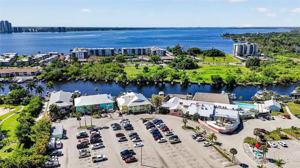 3426 HANCOCK BRIDGE PARKWAY #1008 North Fort Myers, FL 33903