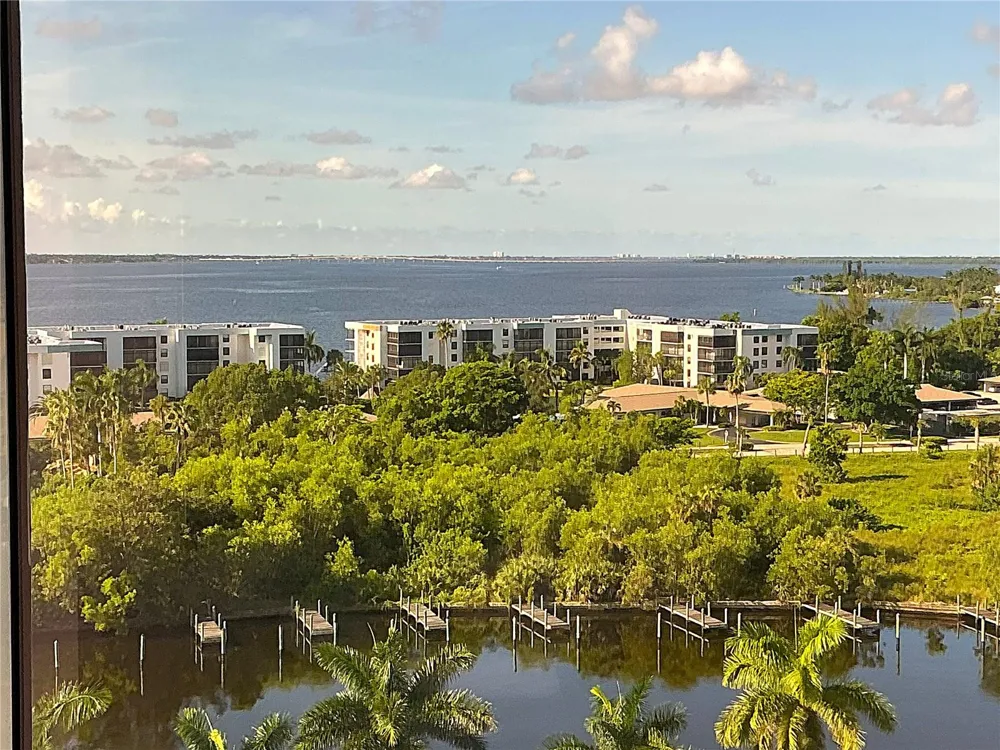 3426 HANCOCK BRIDGE PARKWAY #1008 North Fort Myers, FL 33903