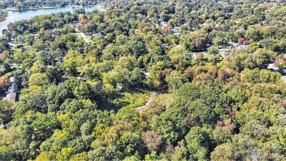 1 Hobson Waterford Charter Township, MI 48328