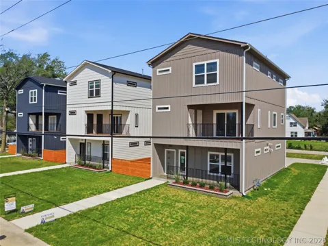 200 W Houston Street