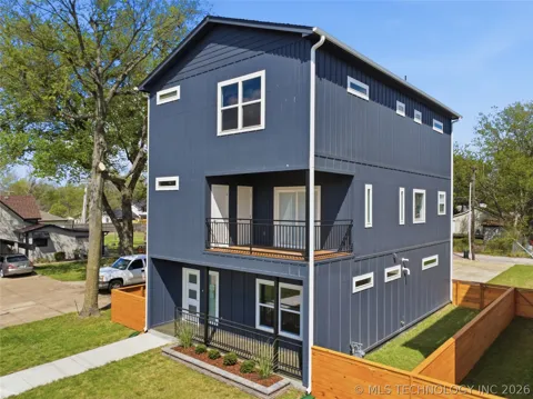 208 W Houston Street
