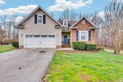 821 Honeysuckle Ln