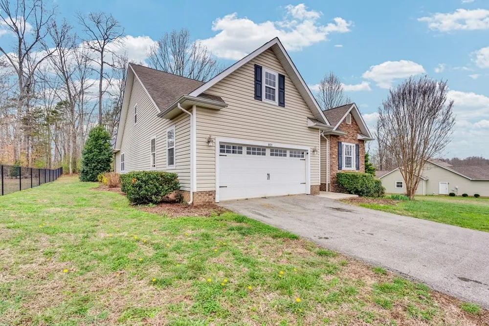 821 Honeysuckle Ln Sparta, TN 38583