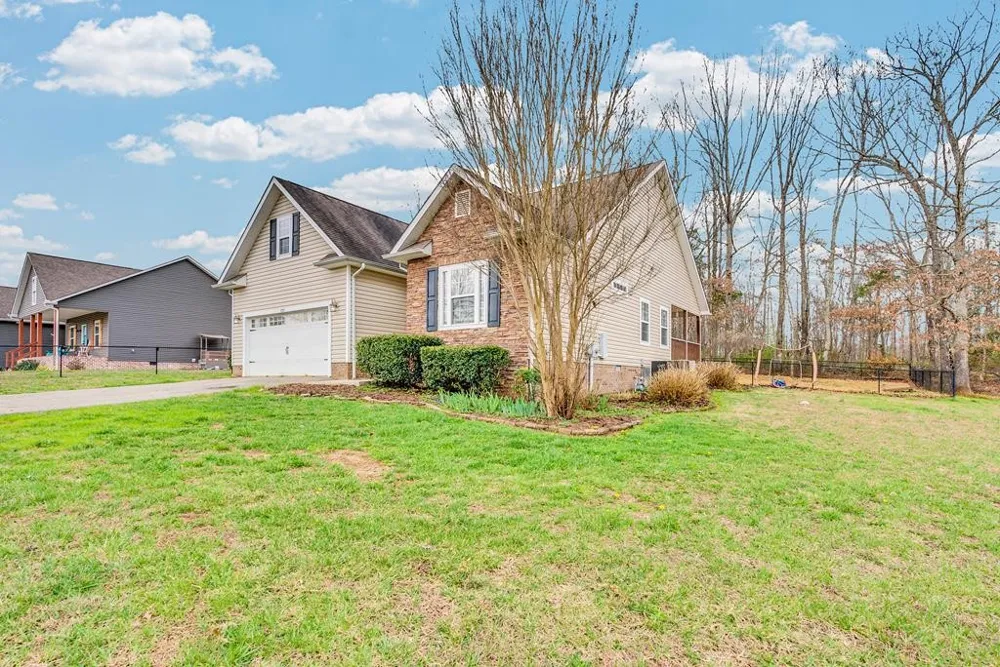 821 Honeysuckle Ln Sparta, TN 38583
