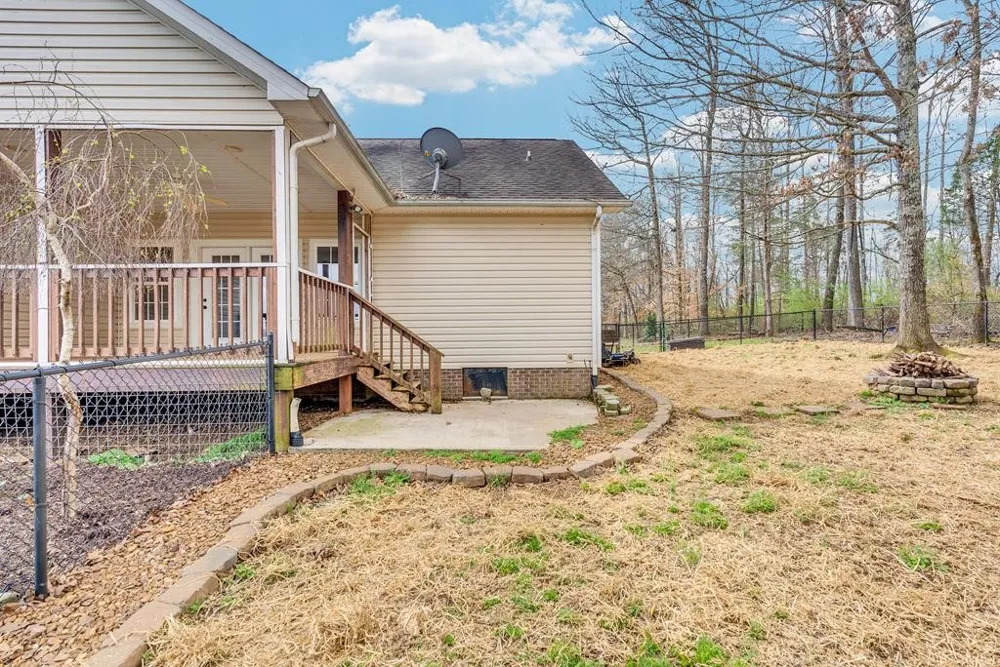 821 Honeysuckle Ln Sparta, TN 38583