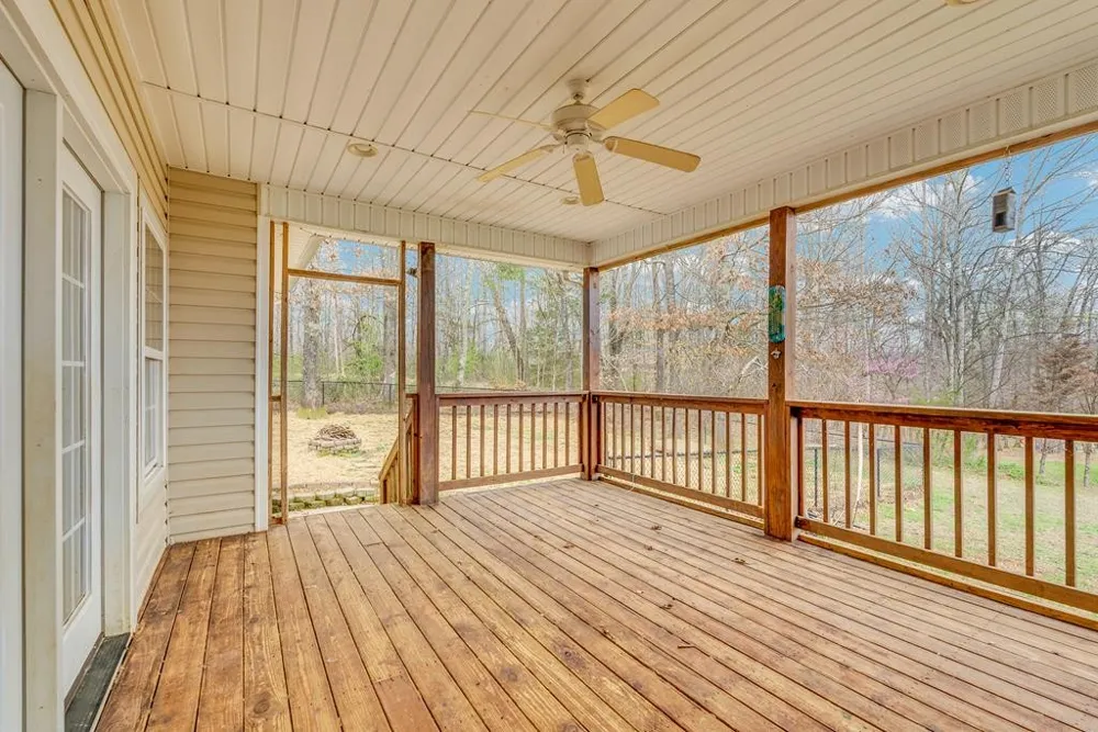 821 Honeysuckle Ln Sparta, TN 38583
