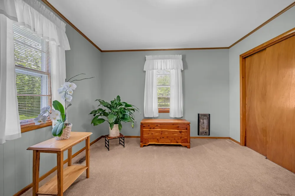 1006 Hershell St Burns, TN 37029
