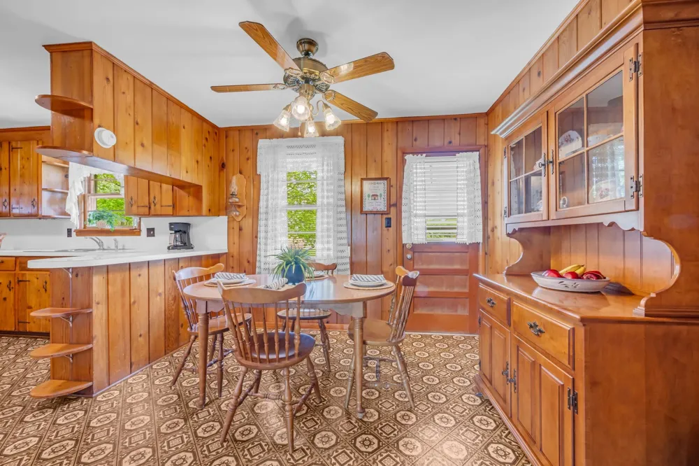 1006 Hershell St Burns, TN 37029