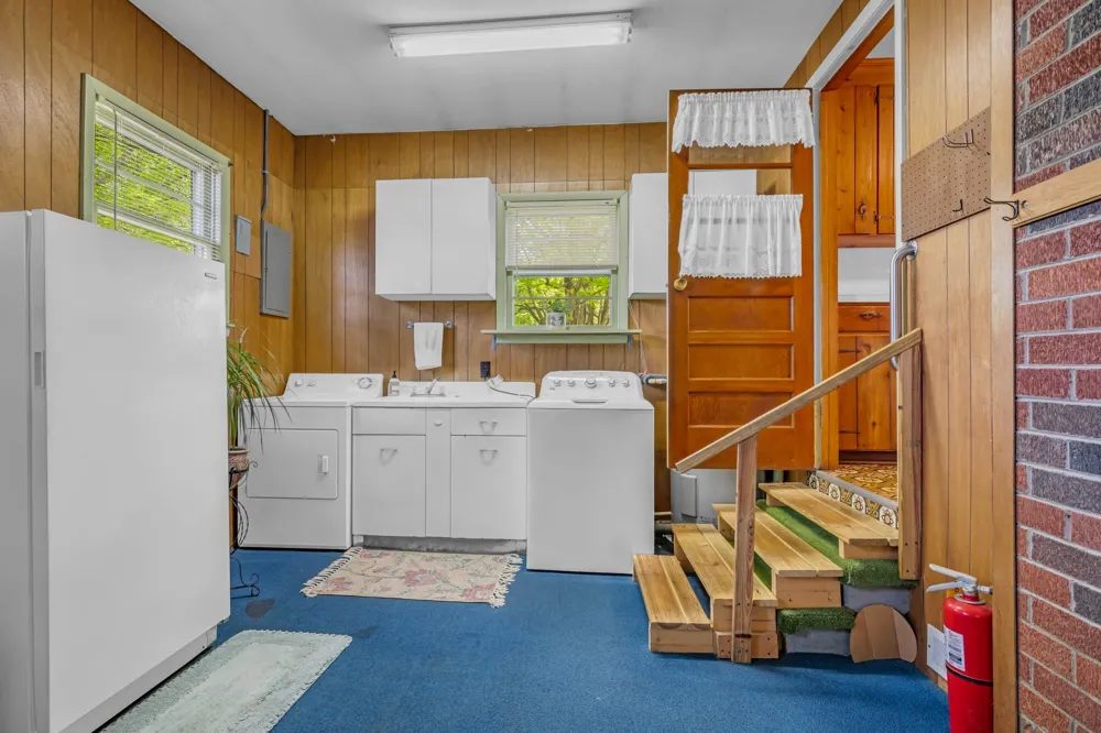 1006 Hershell St Burns, TN 37029