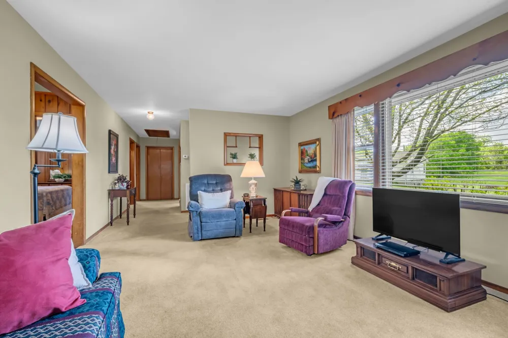 1006 Hershell St Burns, TN 37029