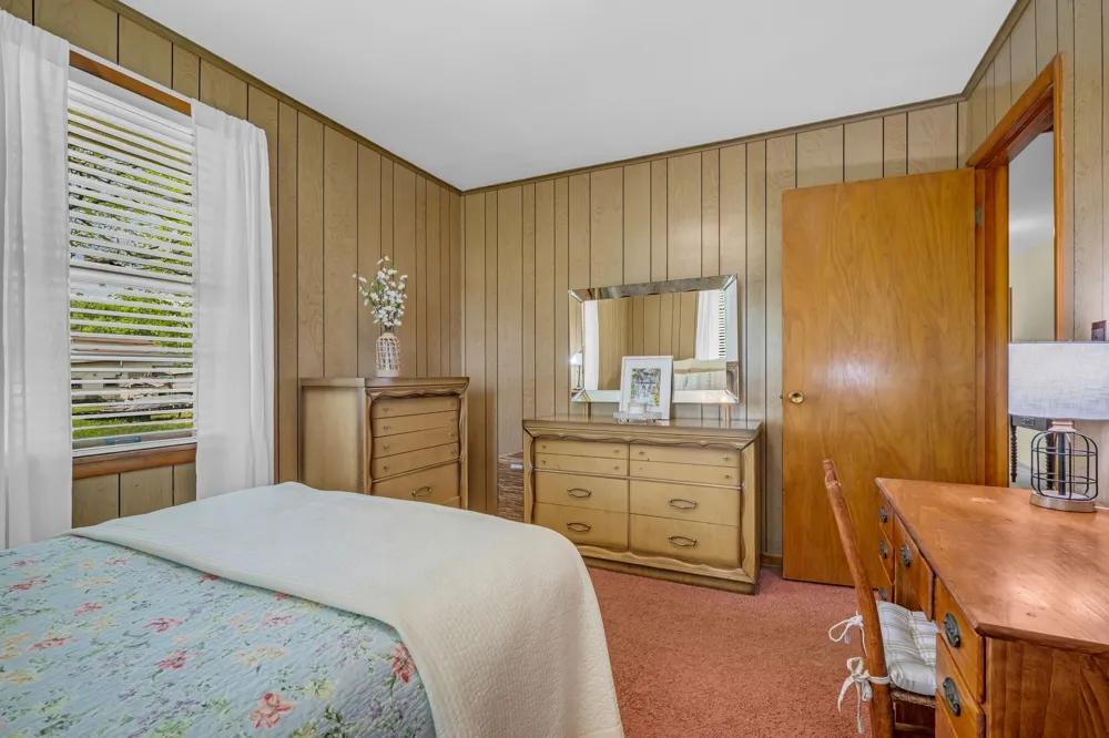 1006 Hershell St Burns, TN 37029