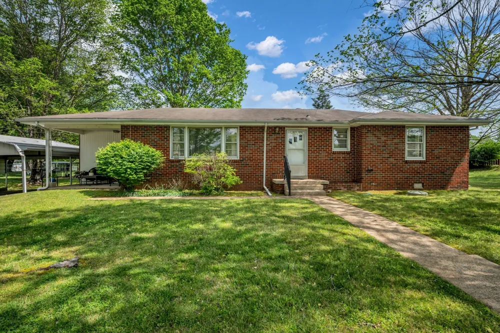 1006 Hershell St Burns, TN 37029