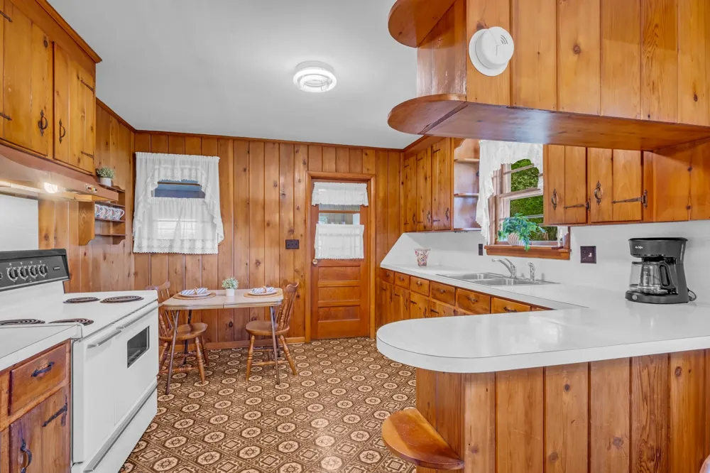 1006 Hershell St Burns, TN 37029