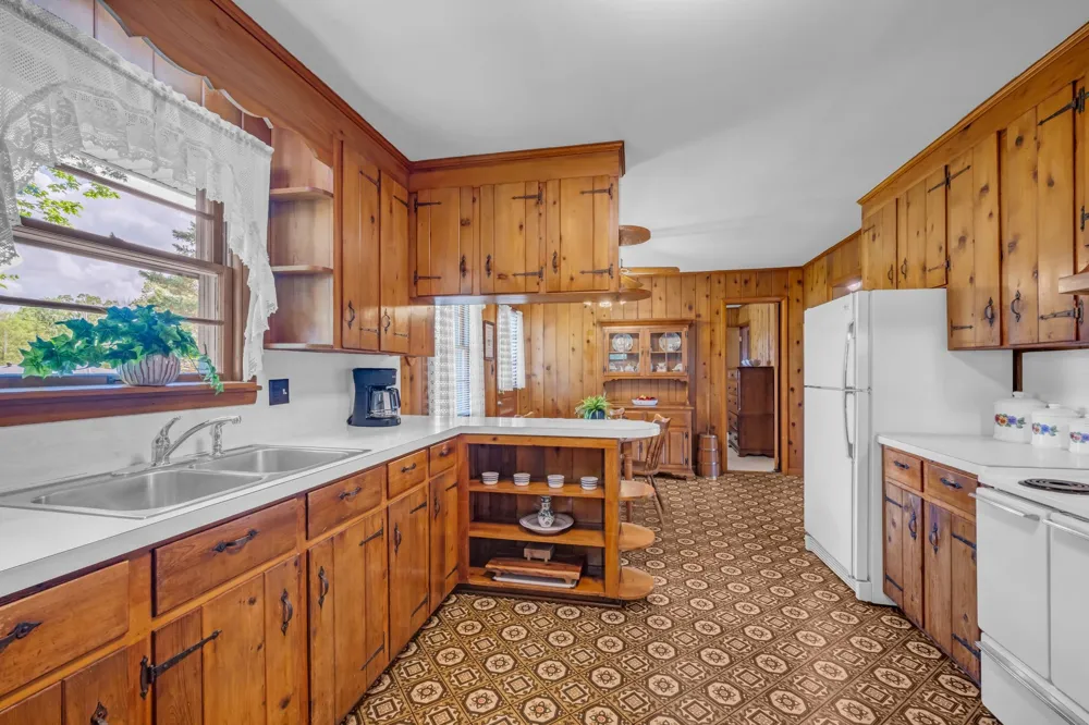 1006 Hershell St Burns, TN 37029