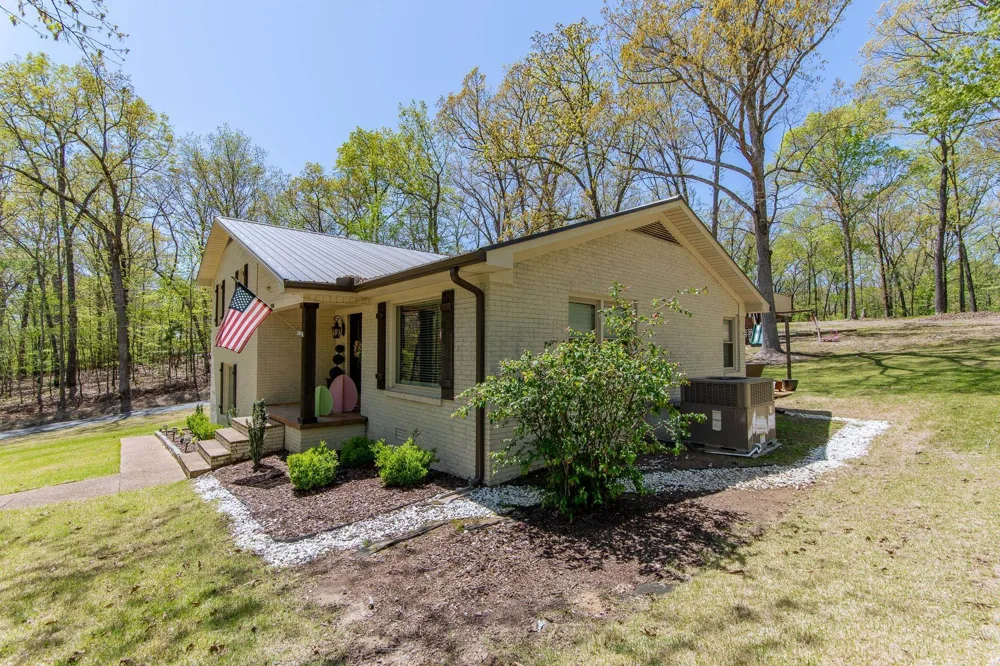 180 HORNER DR Selmer, TN 38375