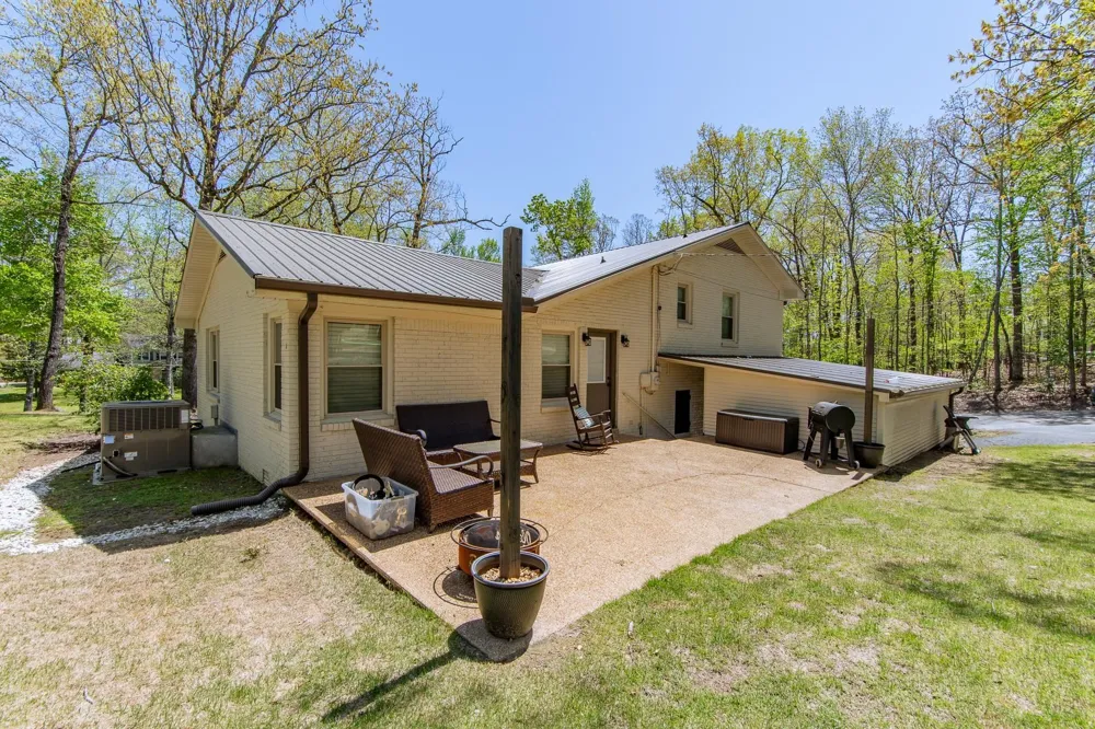 180 HORNER DR Selmer, TN 38375