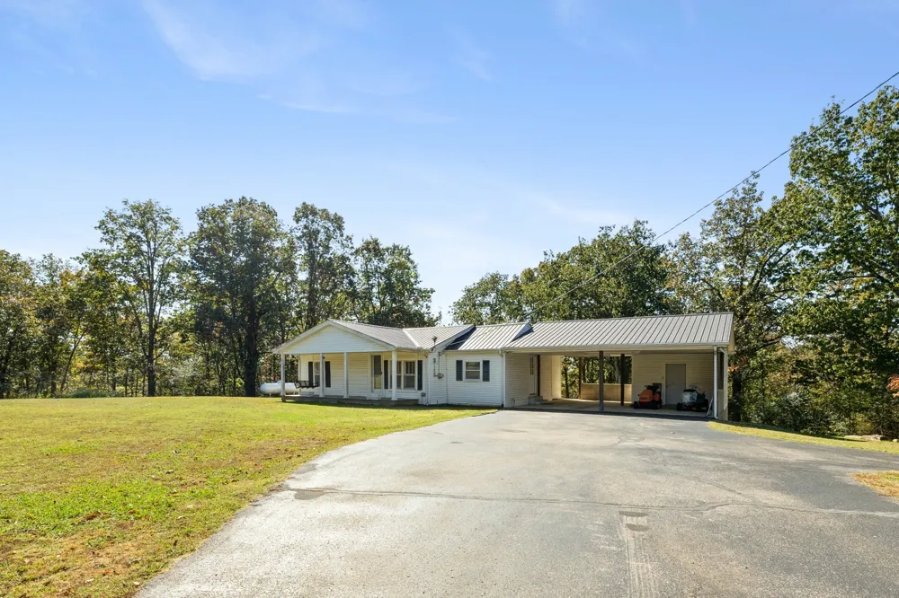6204 Highway 230 Lyles, TN 37098