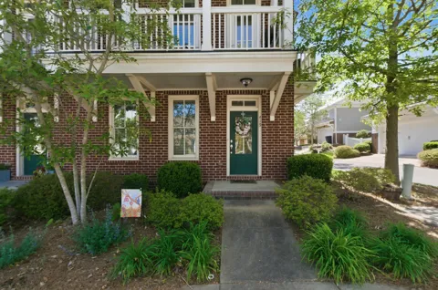 419 Henry Russell St