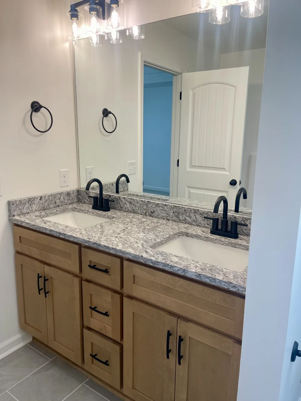 100 Donald Dr Lafayette, TN 37083