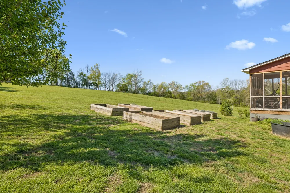 4341 Marlowe Rd Williamsport, TN 38487