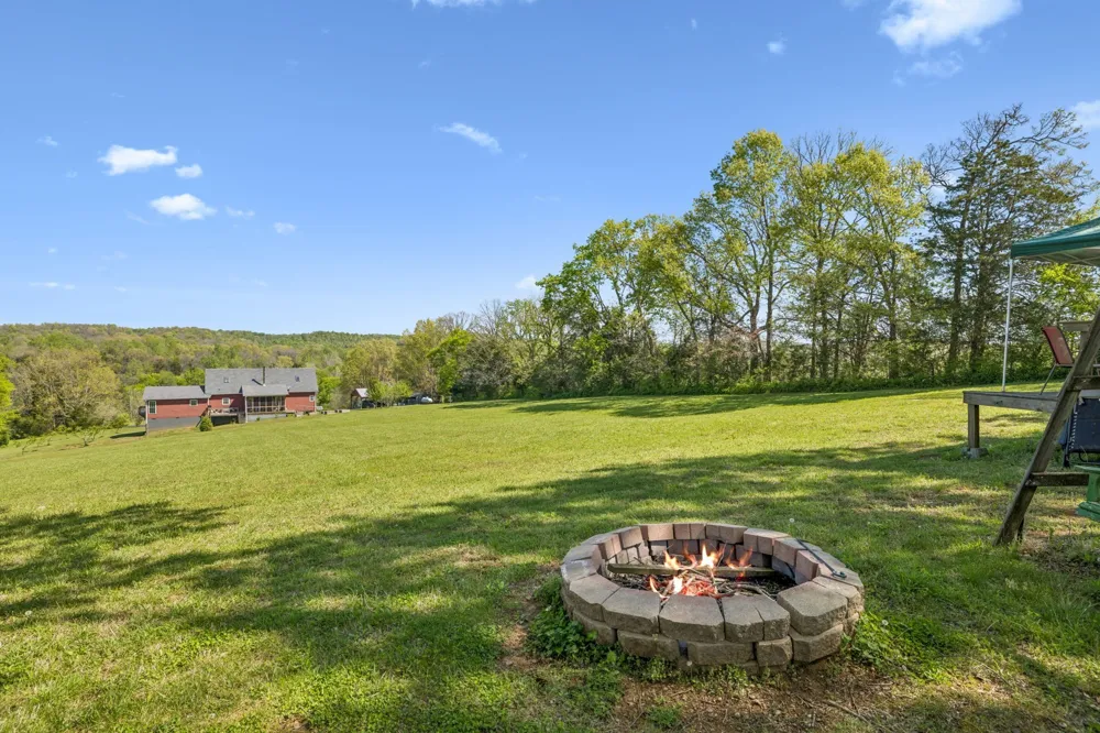 4341 Marlowe Rd Williamsport, TN 38487