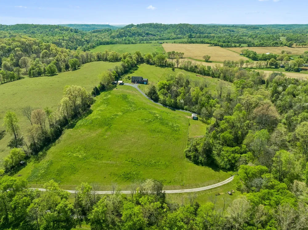 4341 Marlowe Rd Williamsport, TN 38487