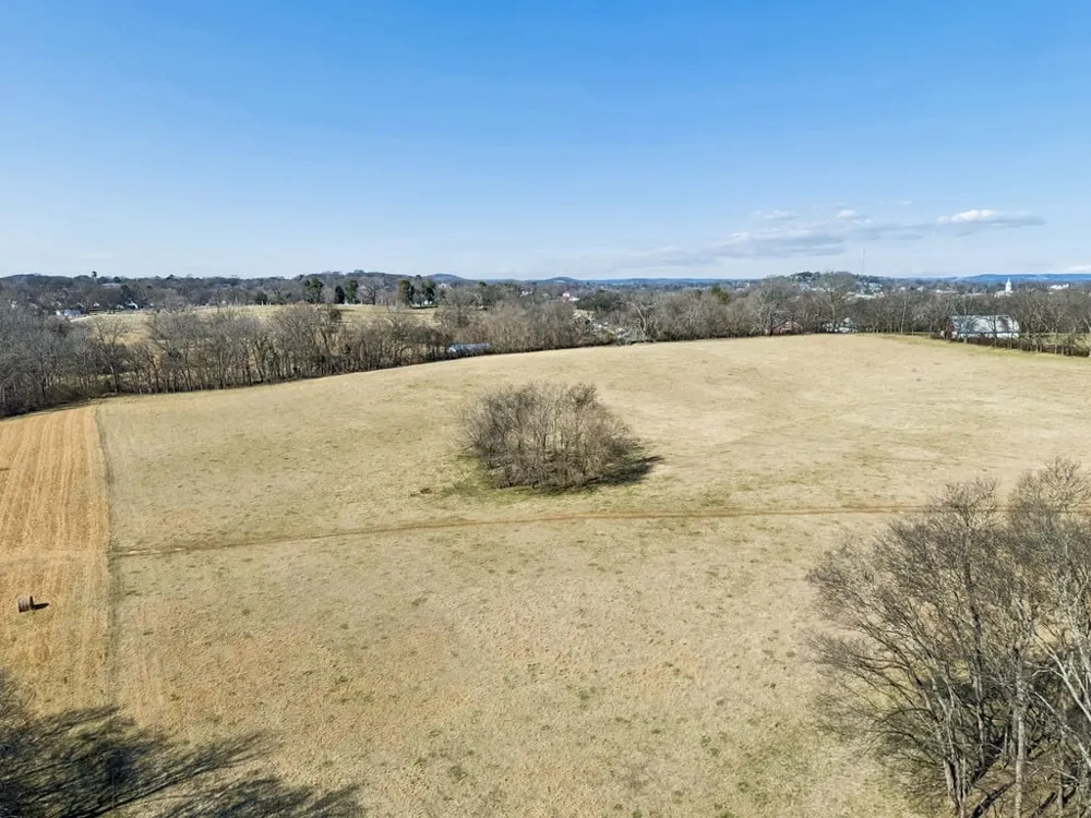 0 Tom J Hitch Columbia, TN 38401