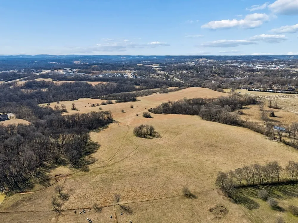 0 Tom J Hitch Columbia, TN 38401