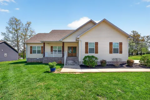 750 Honeysuckle Ln