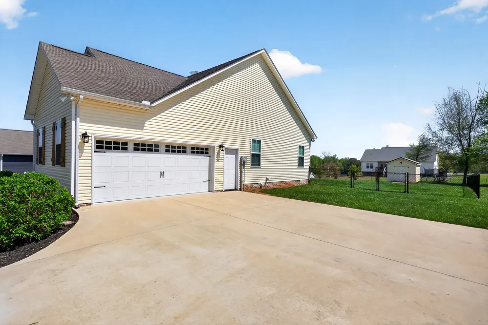 750 Honeysuckle Ln Sparta, TN 38583