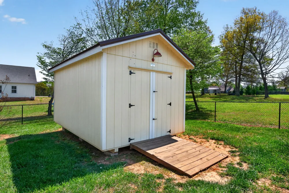 750 Honeysuckle Ln Sparta, TN 38583