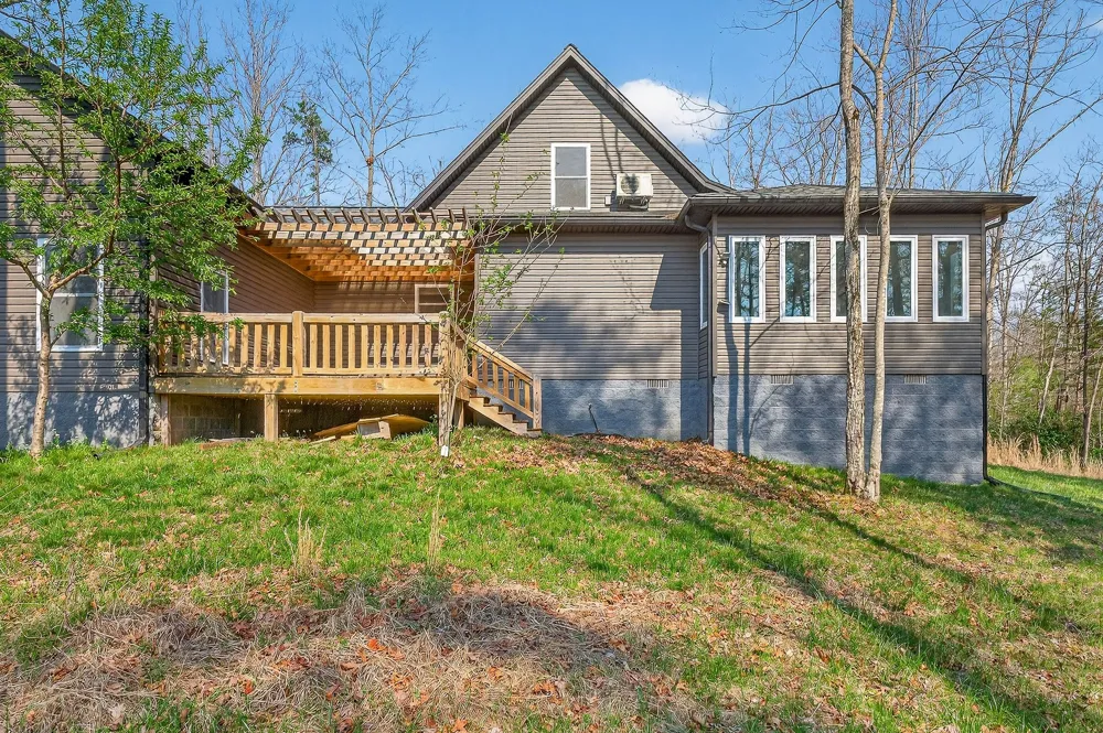 31 Reeves Pl Monterey, TN 38574