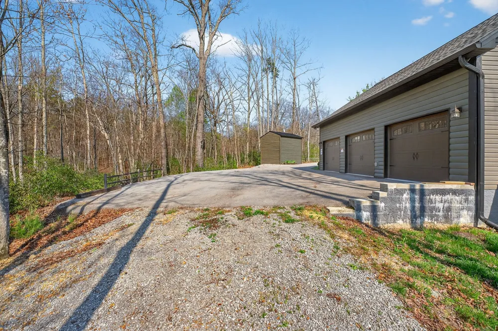 31 Reeves Pl Monterey, TN 38574