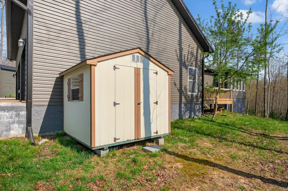 31 Reeves Pl Monterey, TN 38574