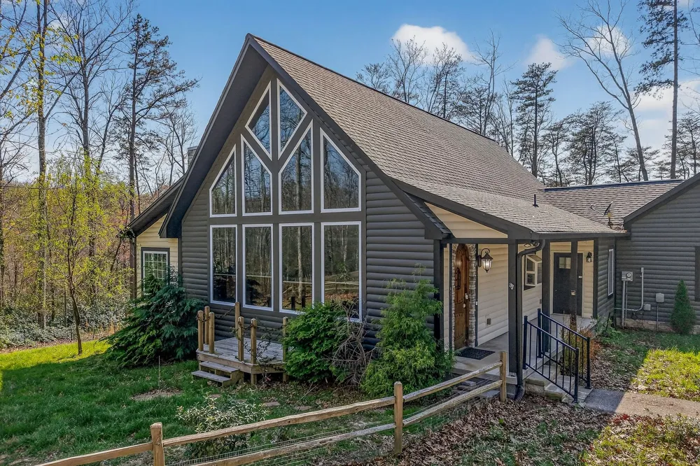 31 Reeves Pl Monterey, TN 38574