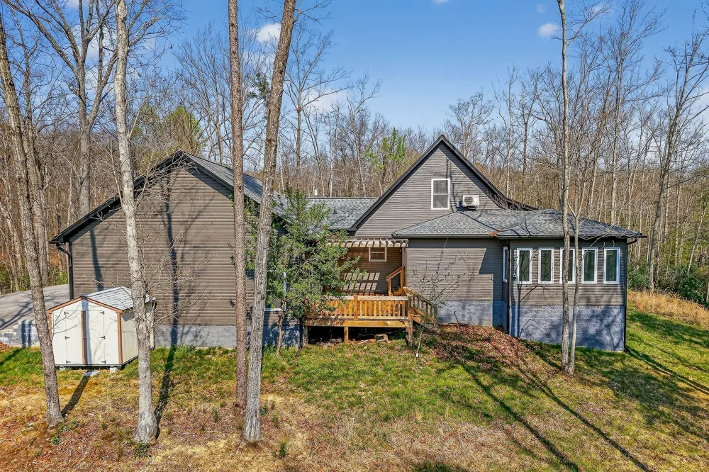 31 Reeves Pl Monterey, TN 38574