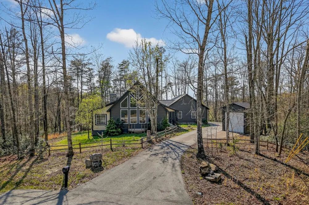 31 Reeves Pl Monterey, TN 38574