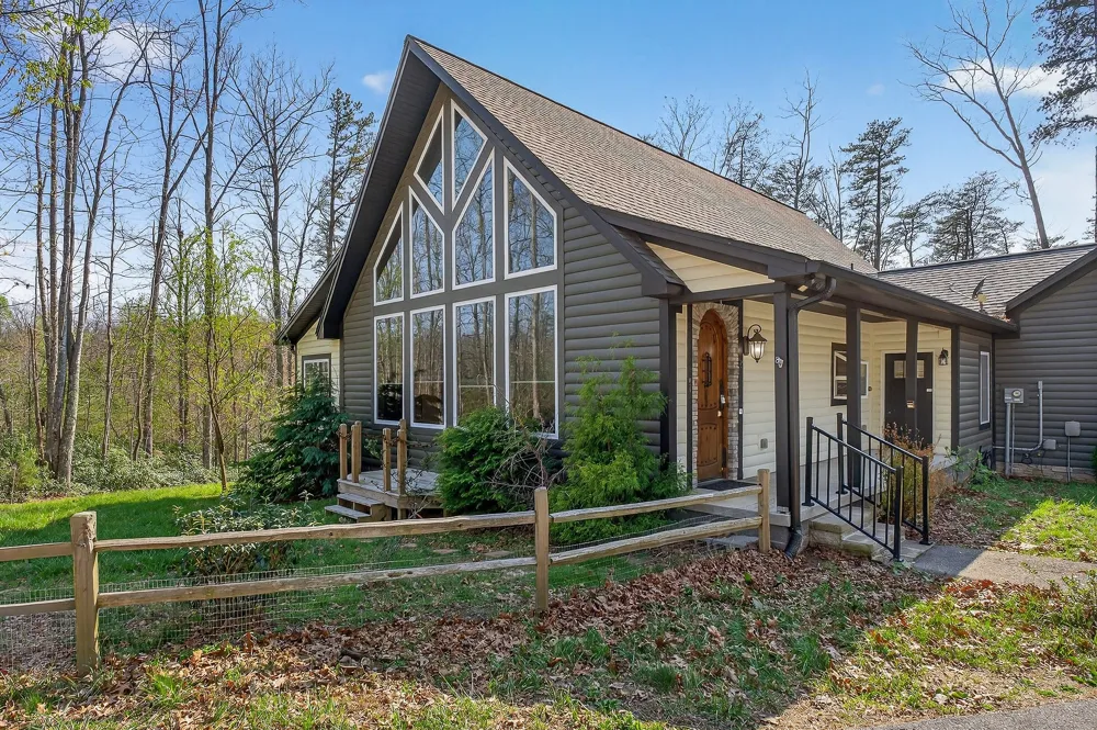 31 Reeves Pl Monterey, TN 38574