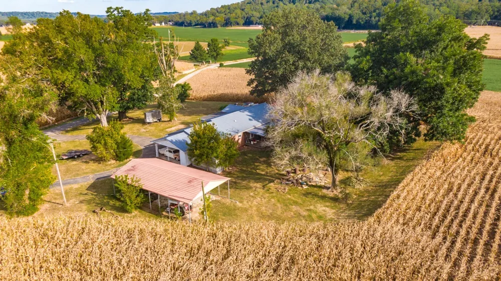 1318 Vise Loop Decaturville, TN 38329