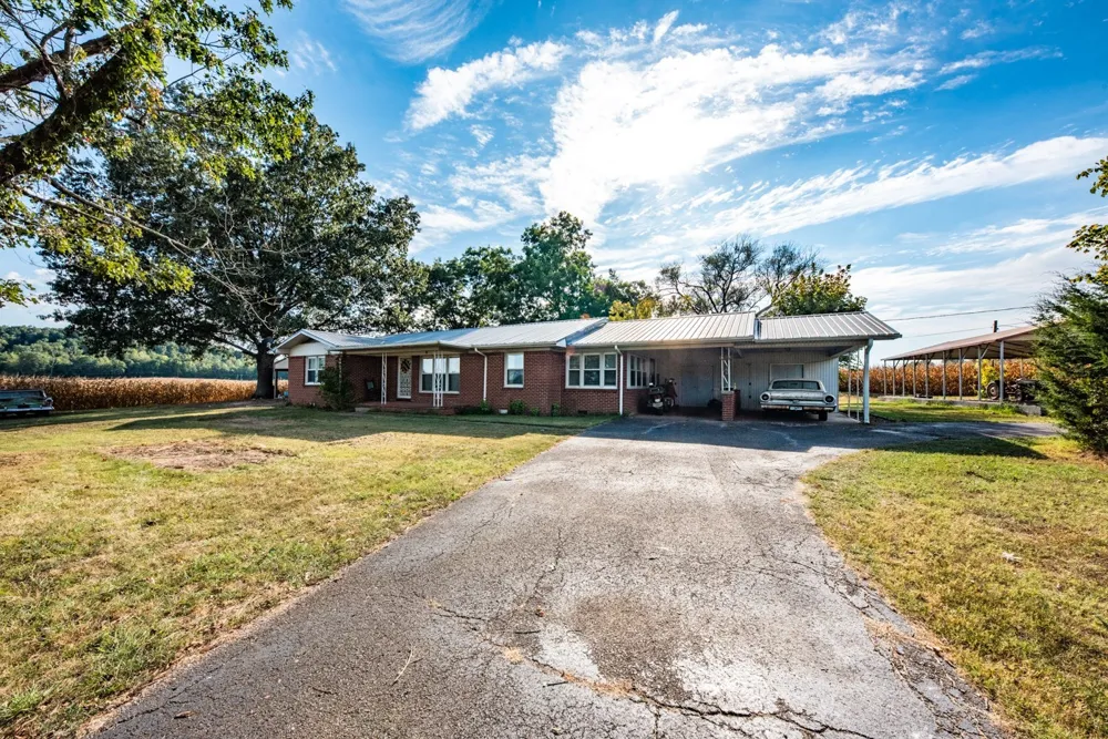 1318 Vise Loop Decaturville, TN 38329